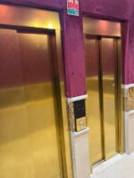درب آسانسور طلایی از نوع اتوماتیک