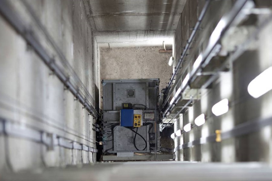 نمای داخلی آسانسور